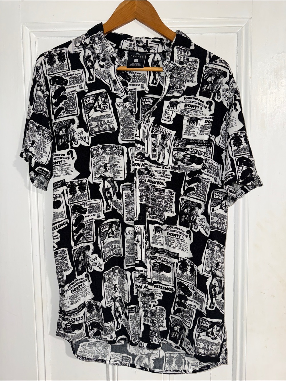 Empyre Mens Vintage Newspaper Comic Print Short Sleeve Rayon Button Up Shirt L